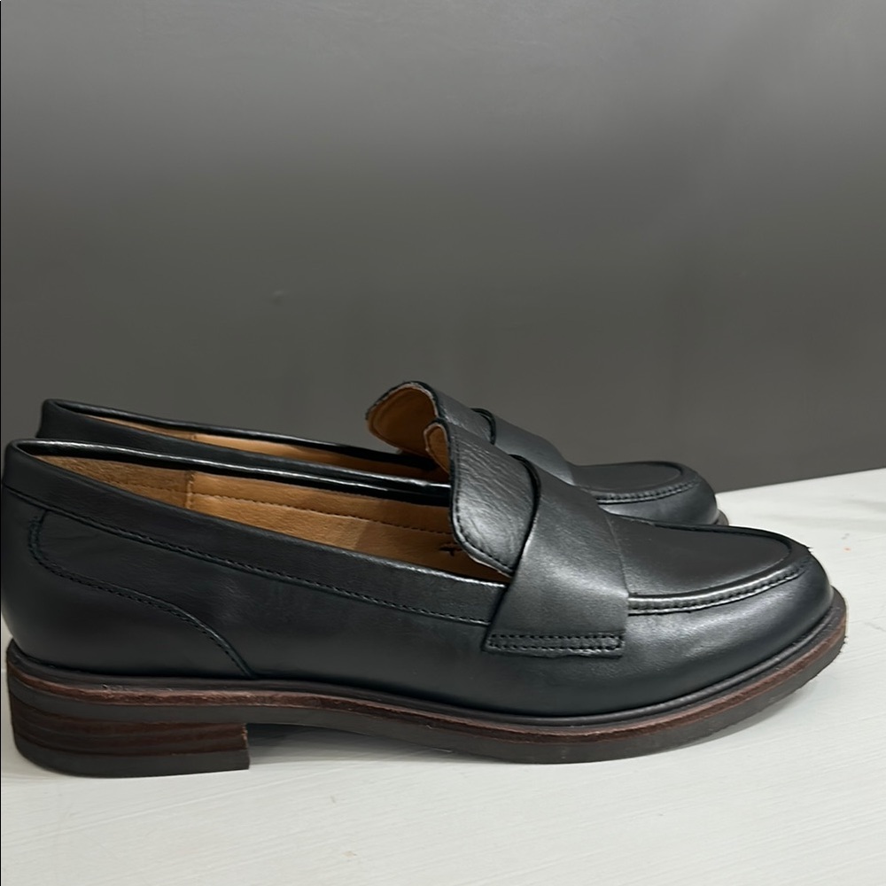 Crown Vintage Black Penny Loafers